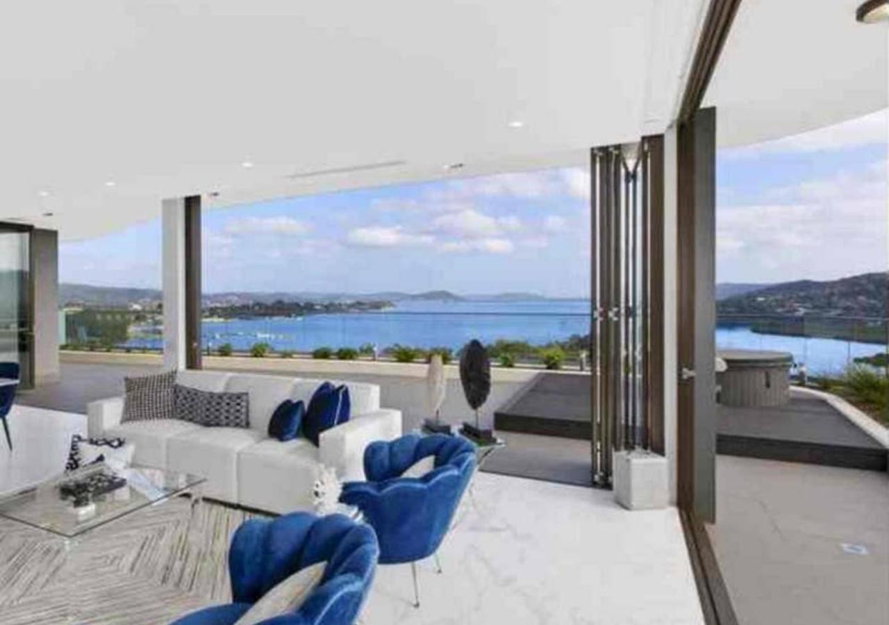 Stylish Penthouse With Views & Jacuzzi Appartement Gosford Buitenkant foto